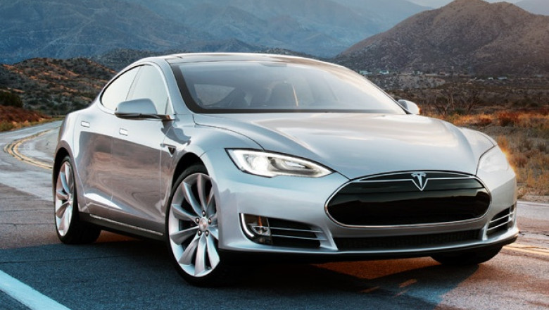 RECORD. Tesla schimba bateria de doua ori mai repede decat se face plinul la un Audi A8 Imagine