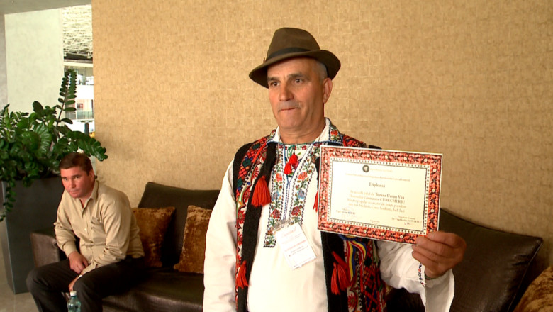 Recunoastere internationala pentru un creator de masti si un mester olar din Iasi Imagine