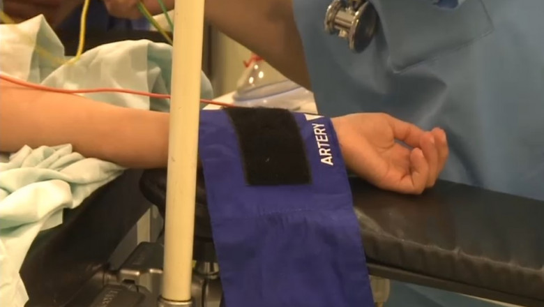 Recuperare miraculoasa in cazul fetei cu mainile amputate in accidentul din Pascani. Medic: „Deja misca degetele. Este extraordinar!” Imagine