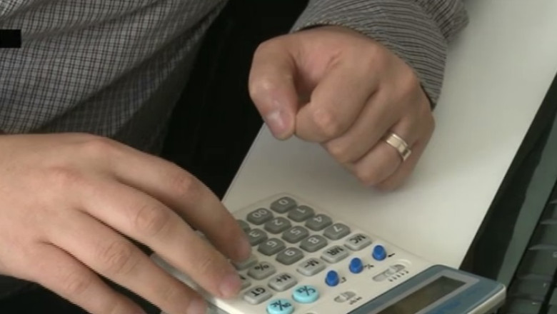 Reducerea CAS, sabie cu doua taisuri. Companiile o cer, Finantele nu stiu cu ce sa acopere golul din buget Imagine