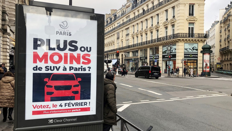 Referendum la Paris: Primaria vrea sa creasca tarifele pentru parcarea SUV-urilor in capitala Frantei Imagine