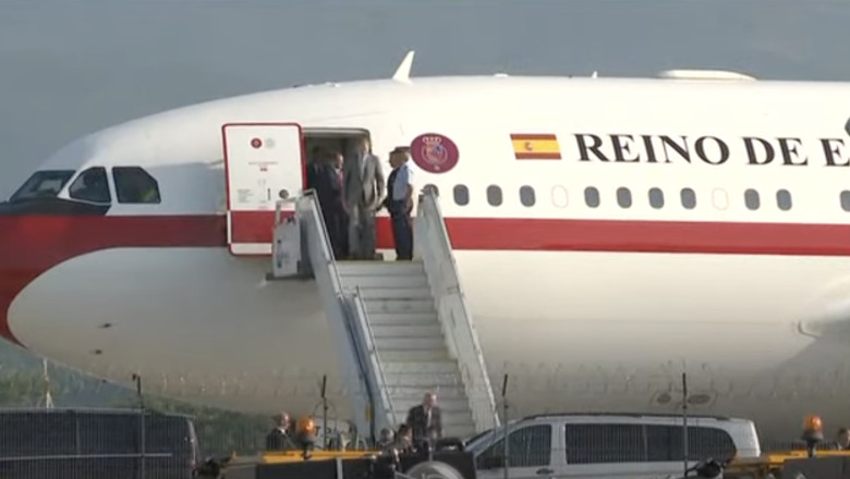 Regele Spaniei, Felipe al VI-lea, a ajuns luni seara la Sibiu. Marti merge la poligonul Cincu, cu presedintele Nicusor Dan Imagine