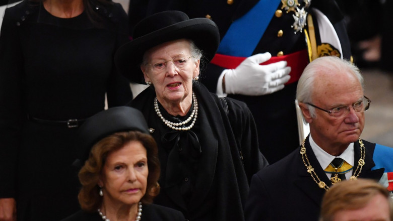 Regina Danemarcei si-a cerut scuze nepotilor dupa ce le-a retras titlurile princiare Imagine