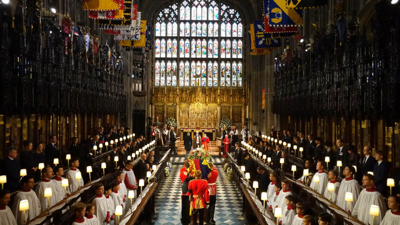 Regina Elisabeta a II-a fost inmormantata alaturi de sotul ei, Printul Philip, la Capela Memoriala de la Castelul Windsor Imagine