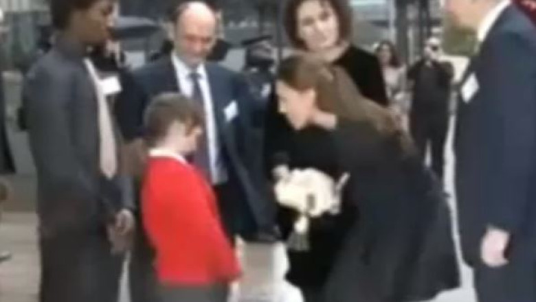 Regina Elisabeta a II-a i-a interzis Ducesei de Cambridge sa mai poarte fuste scurte Imagine