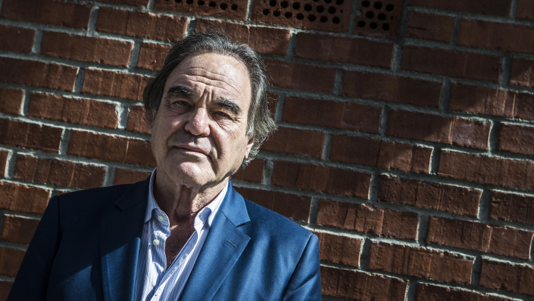Regizorul Oliver Stone va depune marturie in dosarul asasinarii lui J.F. Kennedy. Filmul lui, „JFK”, a fost criticat de istorici Imagine