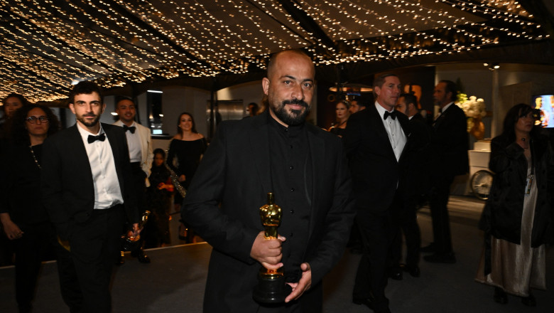 Regizorul palestinian Hamdan Ballal, recent premiat cu Oscar, a fost batut de colonistii evrei si arestat din fata casei sale de IDF Imagine