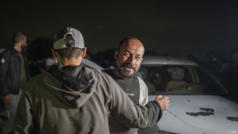 Regizorul palestinian laureat cu Oscar a fost eliberat din inchisoare. „A fost incatusat toata noaptea si batut intr-o baza militara” Imagine