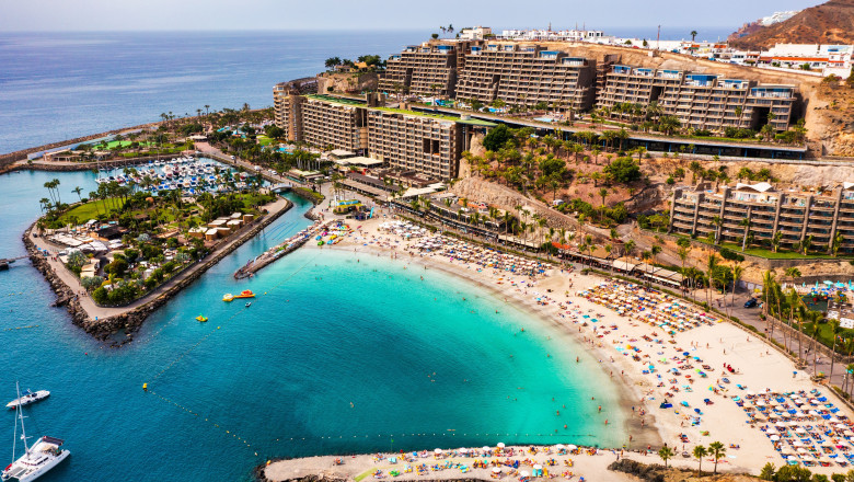 Reguli stricte pentru turistii din Gran Canaria: fara umbrele, gatit sau dus pe plaja. Amenzile ajung la 3.000 de euro Imagine