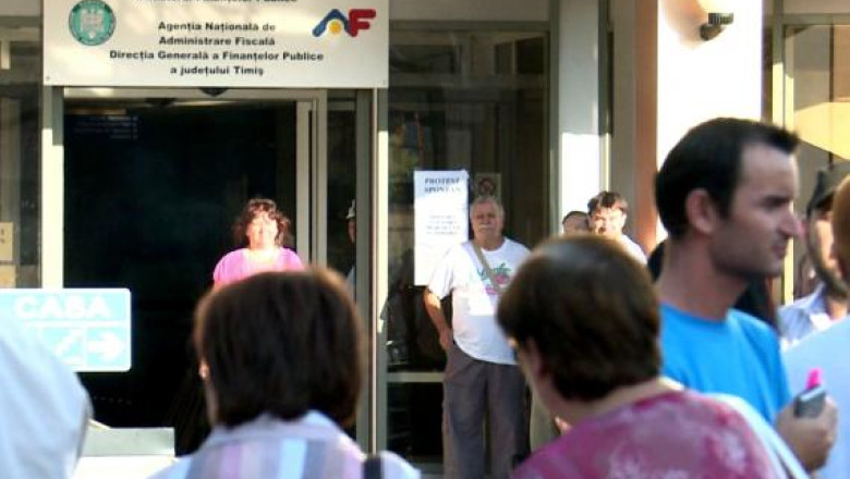 Reorganizare la Finantele din vestul tarii: pe de-o parte, 180 de persoane concediate, pe de alta, 100 angajate Imagine