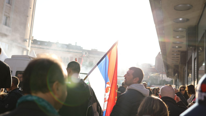 Replica presedintelui Vucic la protestele studentilor: Oameni adusi cu autocarele la Belgrad pentru un miting de sustinere Imagine