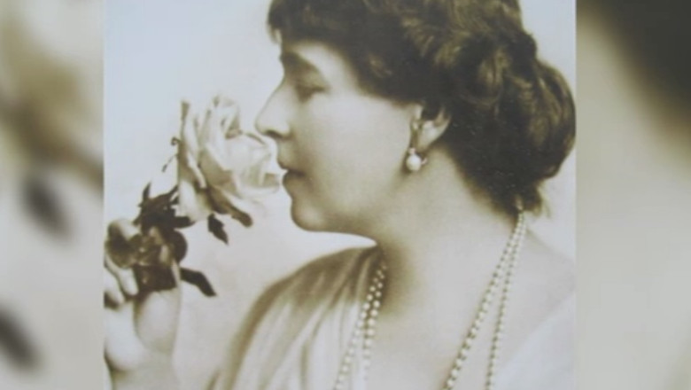 REPORTAJ Digicult. Pasiunea pentru flori a Reginei Maria - imagini document Imagine