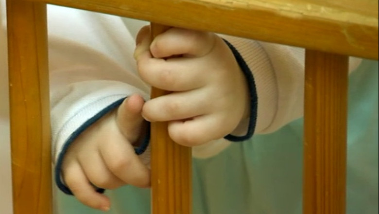 REPORTAJ „DIN | INTERIOR”. Proceduri absurde blocheaza sau amana adoptiile in Romania Imagine