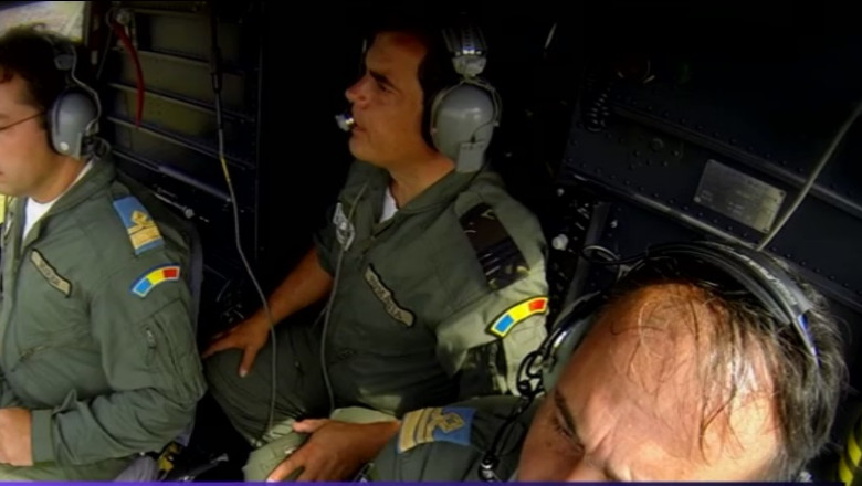 Reportaj dintr-un elicopter militar. Din culisele pregatirilor pentru un zbor in formatie timp de un minut Imagine