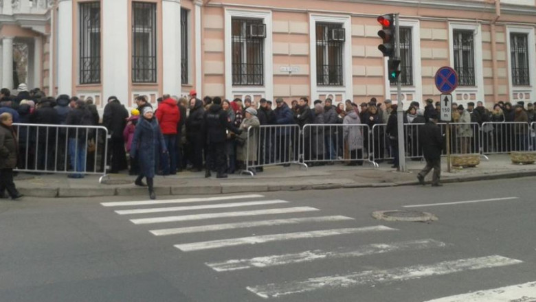 Republica Moldova: 7.000 de oameni au votat in primele trei ore. Oamenii sunt nemultumiti de organizare Imagine