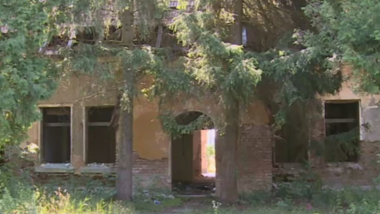 Resedinta nobiliara, lasata in paragina Imagine