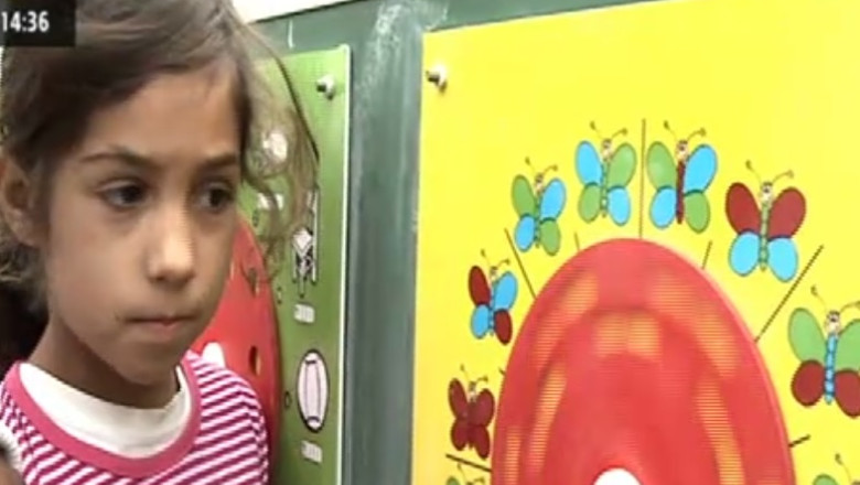 „Responsabili cu educatia”. O caravana scolara ajuta copiii saraci sa invete carte Imagine