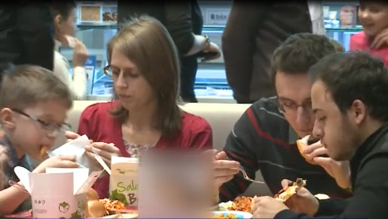 Restaurantele tip fast-food din Iasi, pline dupa sarbatori Imagine