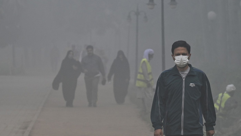 Restrictii ca in pandemia de COVID-19 din cauza poluarii, in Pakistan. Copiii sunt cei mai expusi la bolile generate de smog Imagine