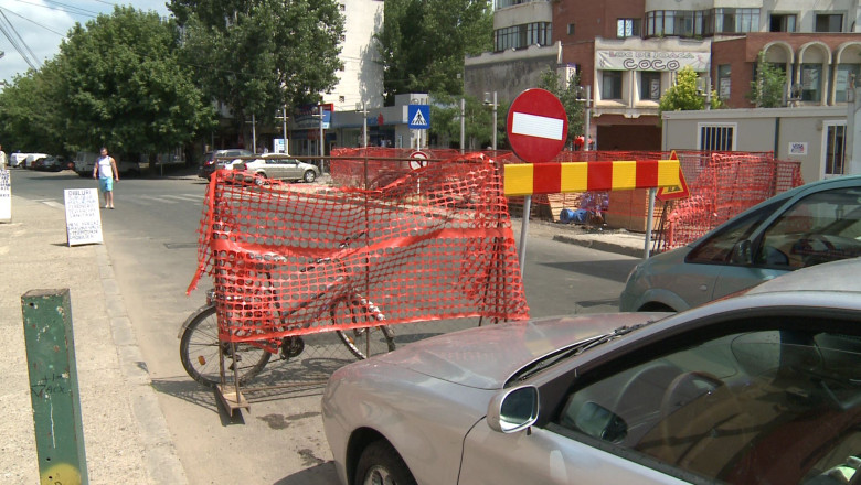 Restrictii de circulatie pe strada Traian. Calatorii au asteptat minute in sir in statii Imagine