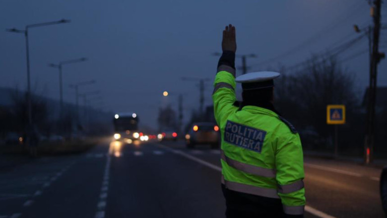 Restrictii de trafic pe DN7 in Arges si Valcea. Un camion a ramas blocat in Cotmeana, iar un accident rutier a avut loc in Caineni Imagine