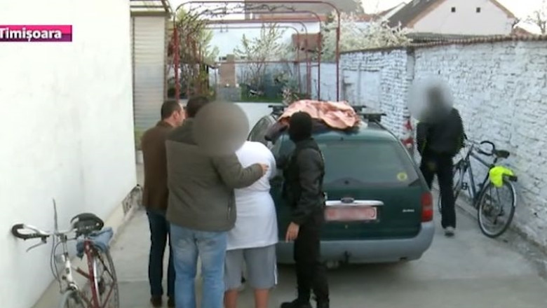 Retea de traficanti: aduceau in tara pachete de tigari lipite de corp  Imagine