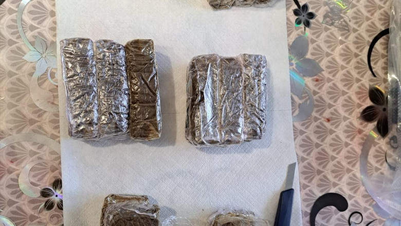 Retea de traficanti destructurata la Oradea. Droguri de doua milioane de euro gasite la perchezitii. 5 persoane au fost arestate Imagine