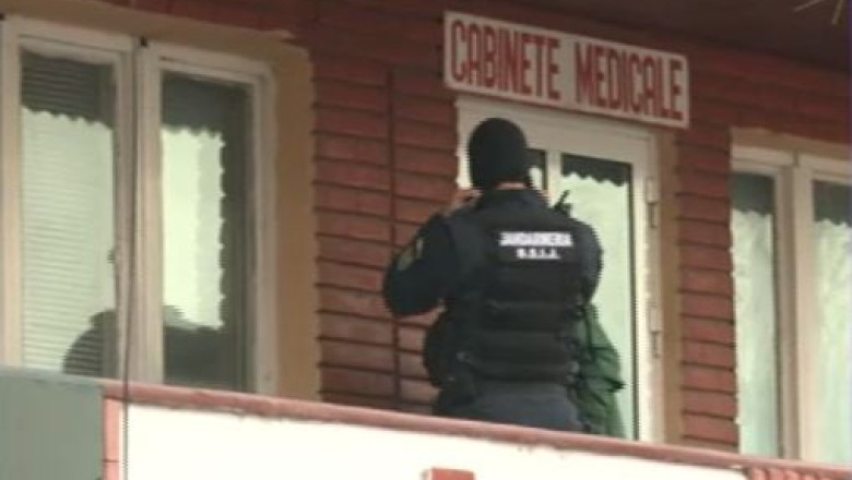 Retineri in cazul fiselor medicale false. Opt persoane au fost aduse in arestul Politiei Capitalei Imagine