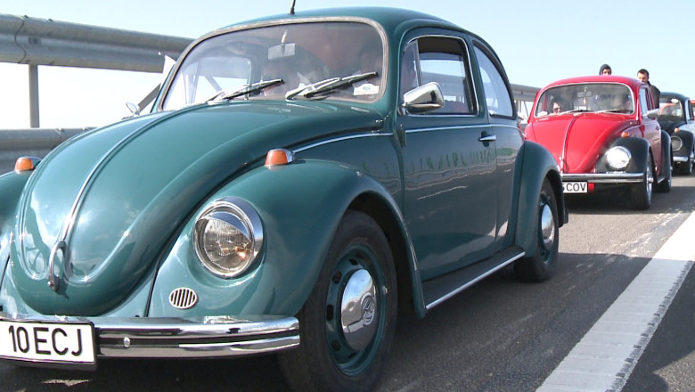 Retro Parada Toamnei. Zeci de bijuterii de epoca pe patru roti au defilat pe strazile din Constanta Imagine