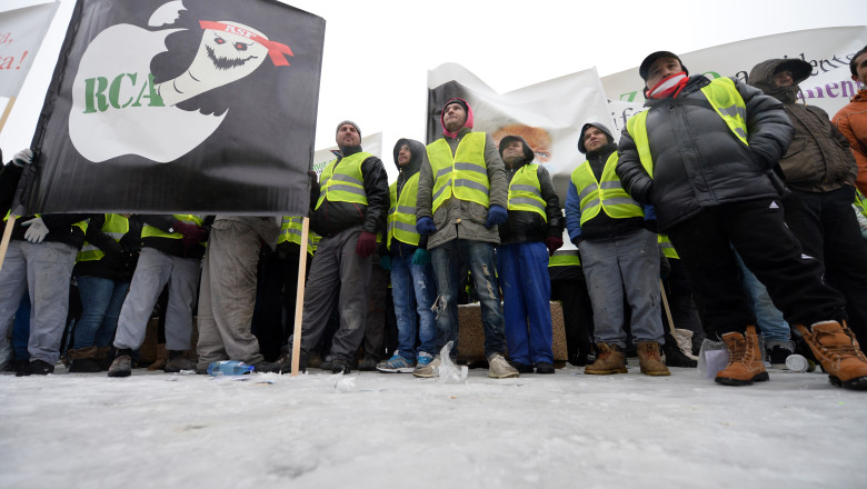 RETROSPECTIVA 2014| Asigurarile au ramas fara bani  Imagine