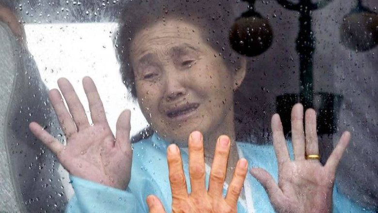 Reuniune emotionanta in Coreea de Nord: Dupa 60 de ani, 82 de sud-coreeni si-au revazut rudele din nord Imagine