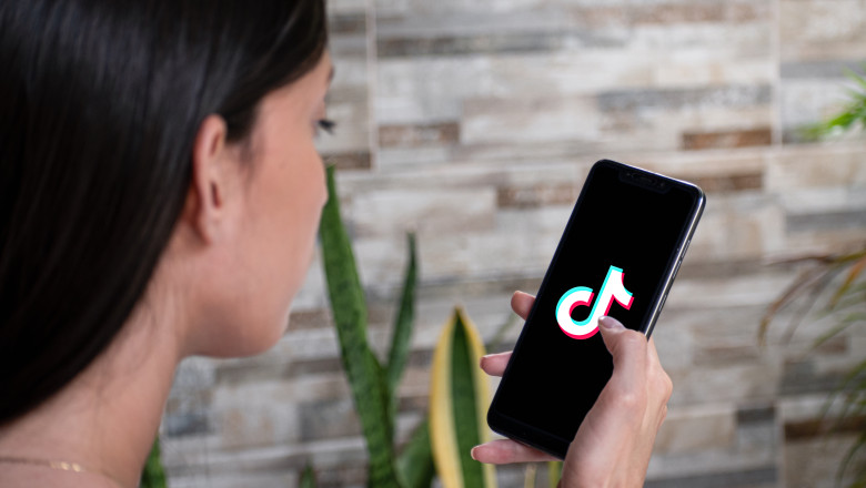 Reuters: Multi tineri recurg la TikTok pentru a decide cum sa voteze la alegerile prezidentiale de duminica Imagine