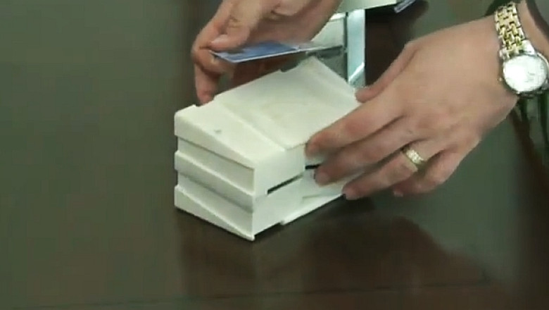 Reuters: Un detinut din Vaslui a inventat un dispozitiv de protectie pentru bancomate Imagine