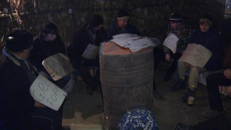 Revelion de protest la Rosia Montana si Pungesti Imagine