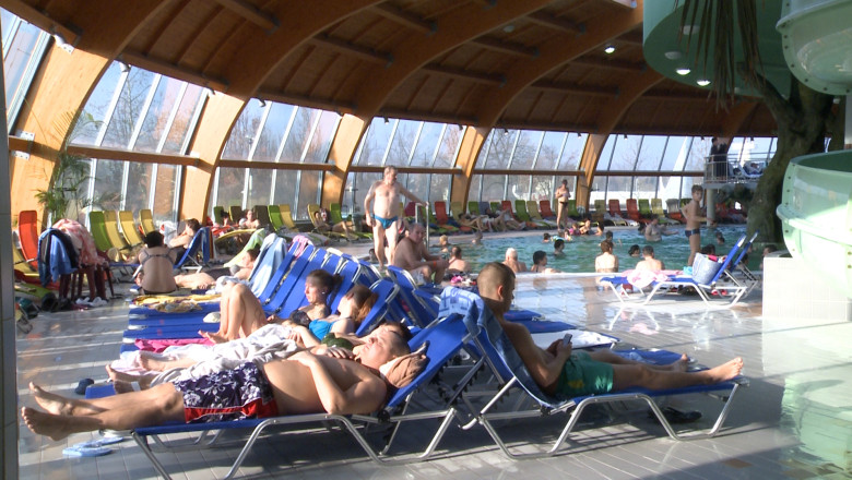 Revelion in apa termala, in Ungaria. GALERIE FOTO Imagine