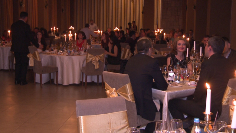 Revelion la malul marii. La un hotel de patru stele din Mamaia distractia a costat 2.200 de lei Imagine