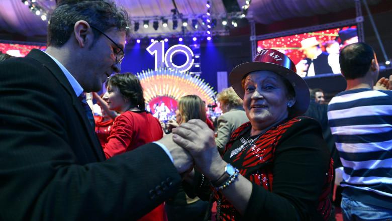 Revelionul, in cifre. Romanii au cheltuit in tara de sarbatori aproape un miliard de lei  Imagine