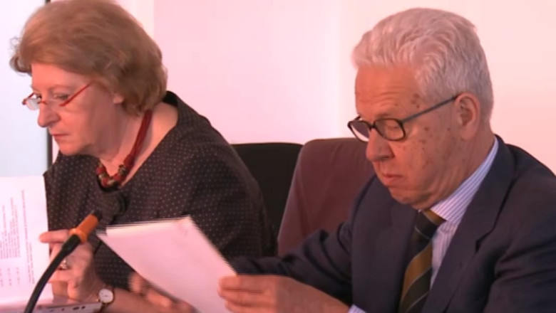 Revizuirea Constitutiei. Delegatia Comisiei de la Venetia ajunge, astazi, la Bucuresti Imagine