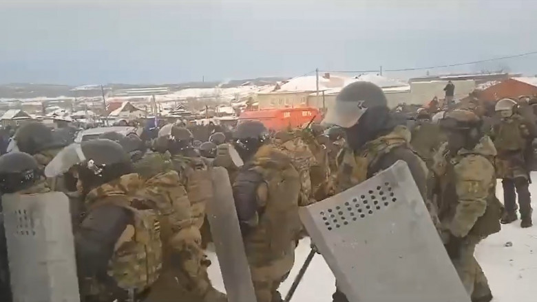 Revolta in Rusia, dupa condamnarea unui opozant din Baskiria. Protestatarii s-au luat la bataie cu politia Imagine