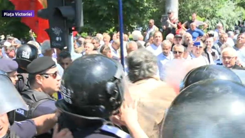 Revolutionarii au blocat Bulevardul Kiseleff. Jandarmii au intervenit in forta Imagine