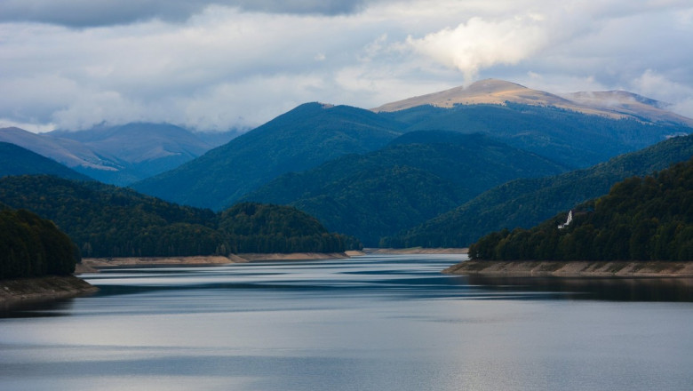 Rezerva de apa a Romaniei e in scadere, dar suficienta pentru marile orase. Apele Romane cere populatiei sa nu risipeasca apa Imagine