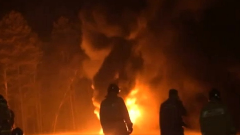 Rezervor de titei in flacari, in Rusia Imagine