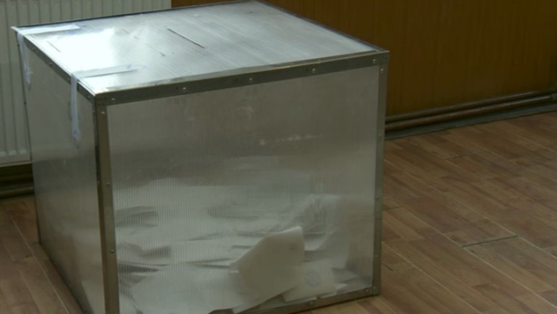 REZULTATE ALEGERI PREZIDENTIALE 2014. Votul in Teleorman. Localitatea in care, potrivit traditiei, oamenii intra cate doi in cabina de votare Imagine