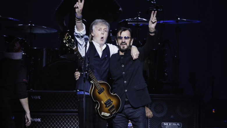 Ringo Starr si Paul McCartney s-au reunit pe scena pentru a canta clasicele Beatles Imagine