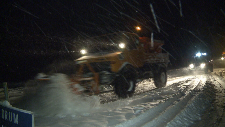 Risc de avalansa in Valcea. Turistii, avertizati sa nu se aventureze pe munte Imagine