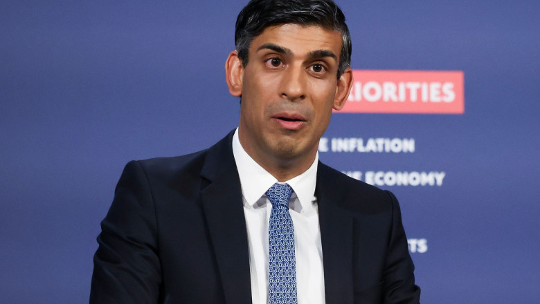 Rishi Sunak vrea sa-i plateasca pe refugiati cu mii de lire sa plece in Rwanda Imagine