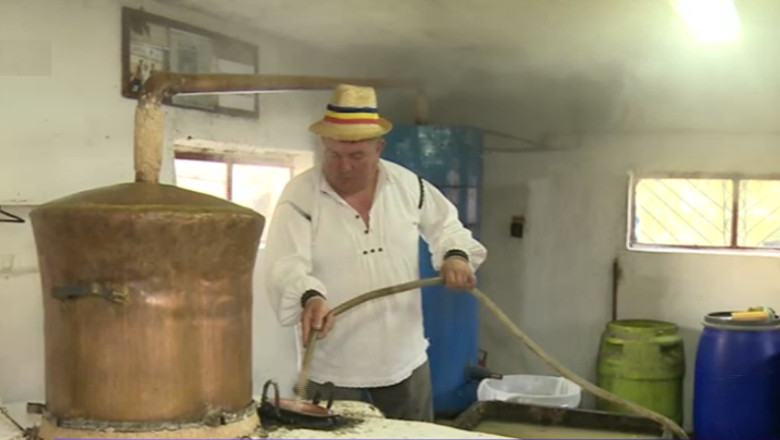 Ritualul palincii de Bihor. Doua cazane, hora si gasca umpluta Imagine