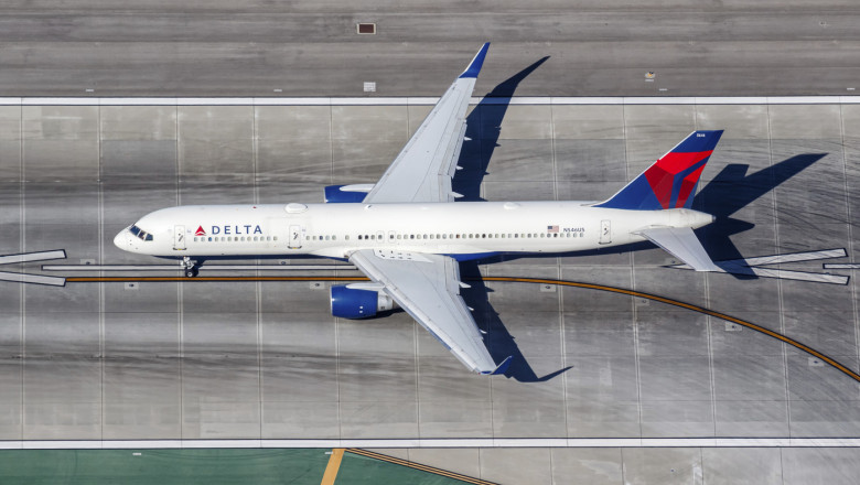 Roata unui Boeing 757 a explodat pe aeroportul din Atlanta. Doi angajati ai unei companii aeriene au murit si unul a fost ranit Imagine