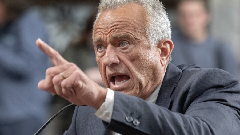 Robert F. Kennedy Jr., atacat de democrati pe tema vaccinurilor la audierea din Senat. „Ne toarna minciuni” Imagine