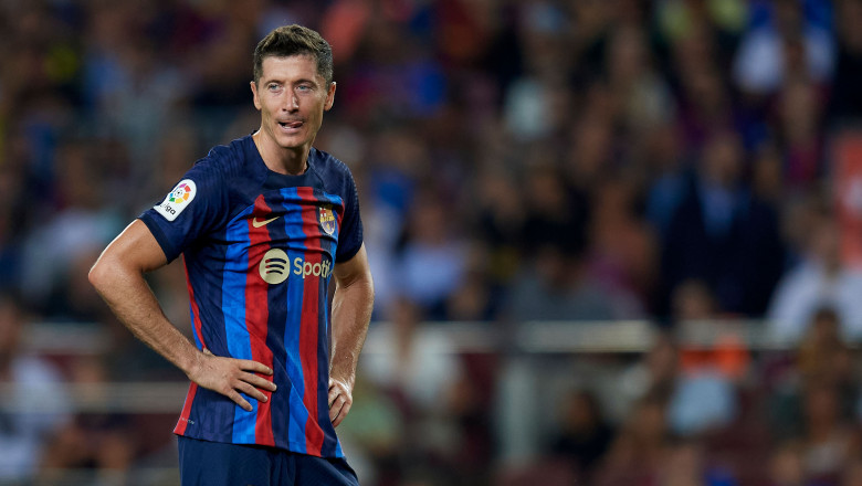 Robert Lewandowski a fost jefuit in timp ce dadea autografe Imagine